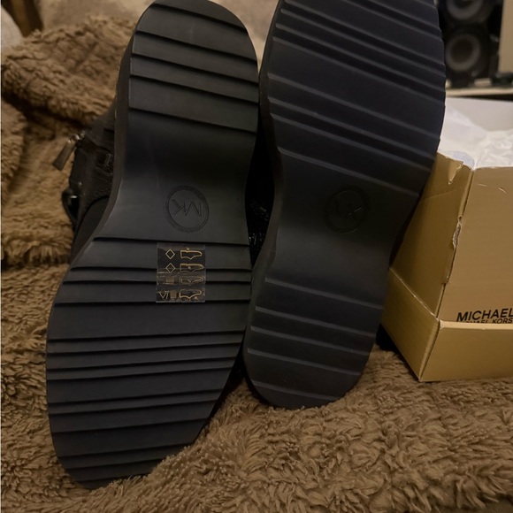 Michael Kors boots size 6 - Picture 6 of 7